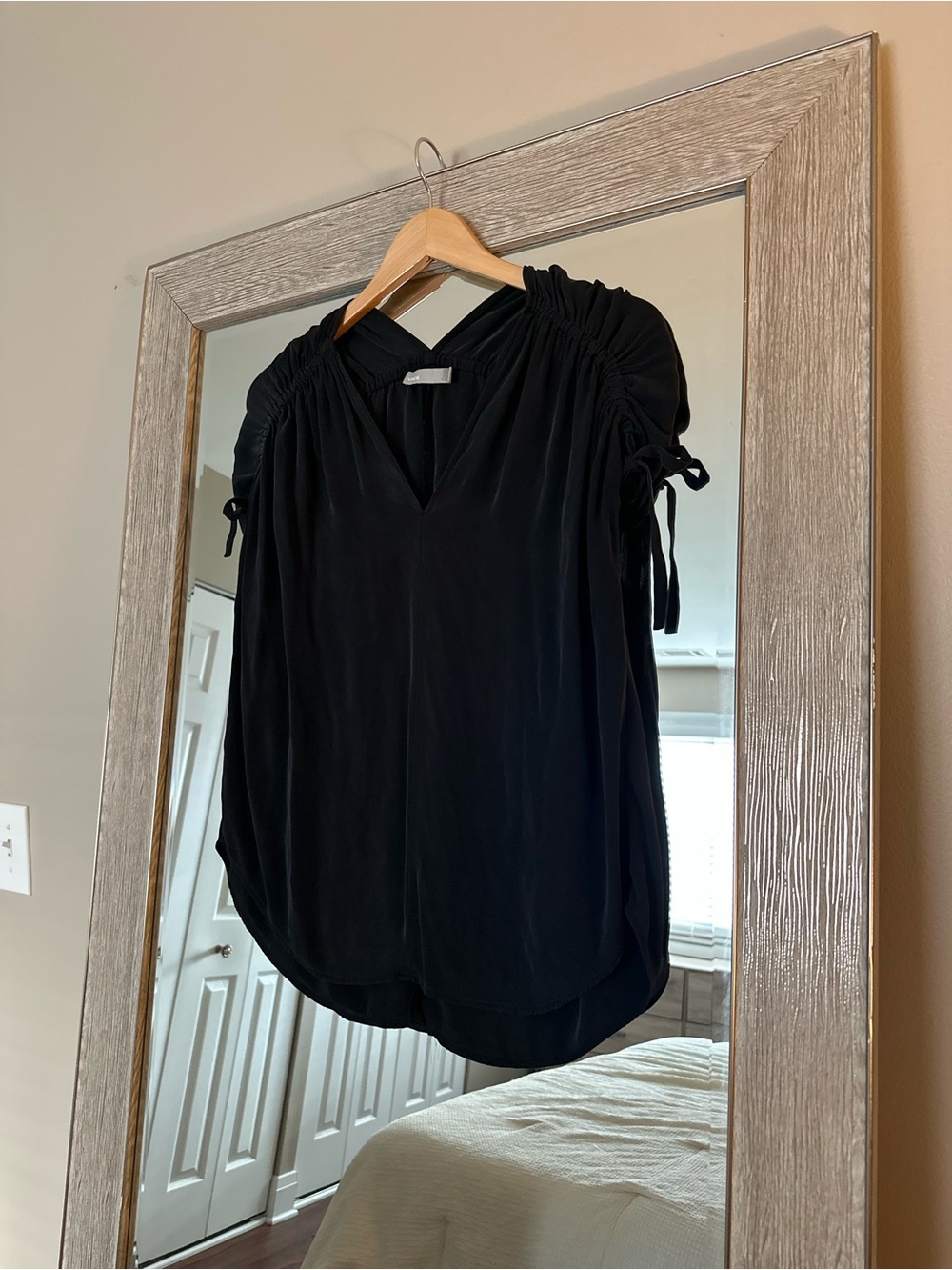 VINCE 100% Silk Black V-Neck Blouse Tie Shoulder Size Medium